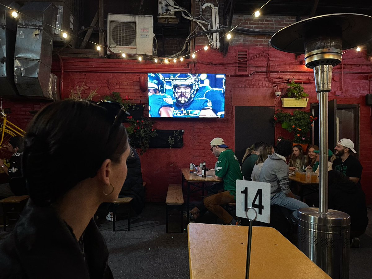 DuerkMaier's tweet photo. Go Birds https://t.co/0UETOB7GPk