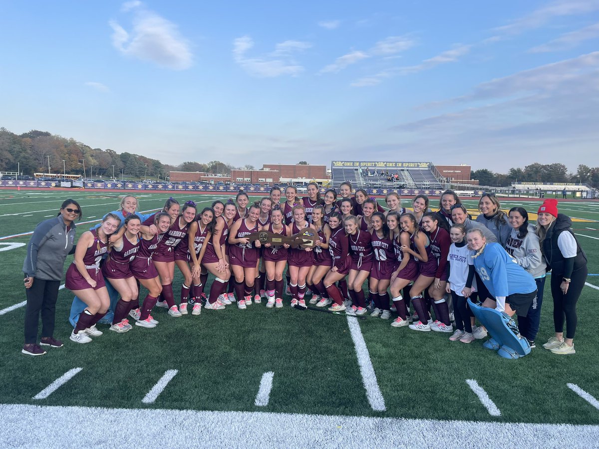 MrsCamGC's tweet image. An especially good day to be a Trojan ♥️ So, so proud of these Long Island CHAMPIONS 🏑💪🏻 and incredibly proud to be a part of this program!! #HEYRED @GC_ATHLETICS_