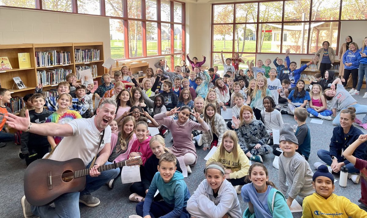 ryansongs's tweet image. Lots of music, laughter, and love were shared this past week. I’m tired 😮‍💨, but my heart is full. 

Thankful for these beautiful friends who are family!

“As iron sharpens iron, so one person sharpens another.” 💪🏼