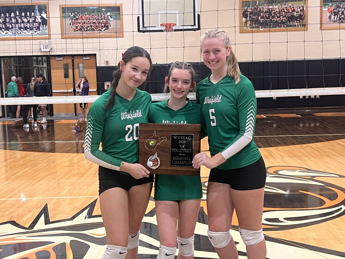 NatCookVball's tweet image. Regional champions!! LET’S GO TO STATES!!! 💚🏐