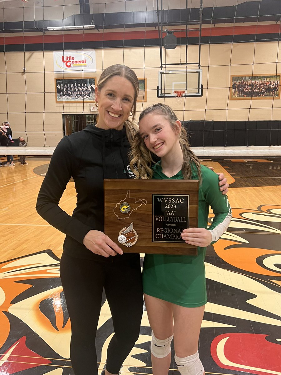 NatCookVball's tweet image. Regional champions!! LET’S GO TO STATES!!! 💚🏐