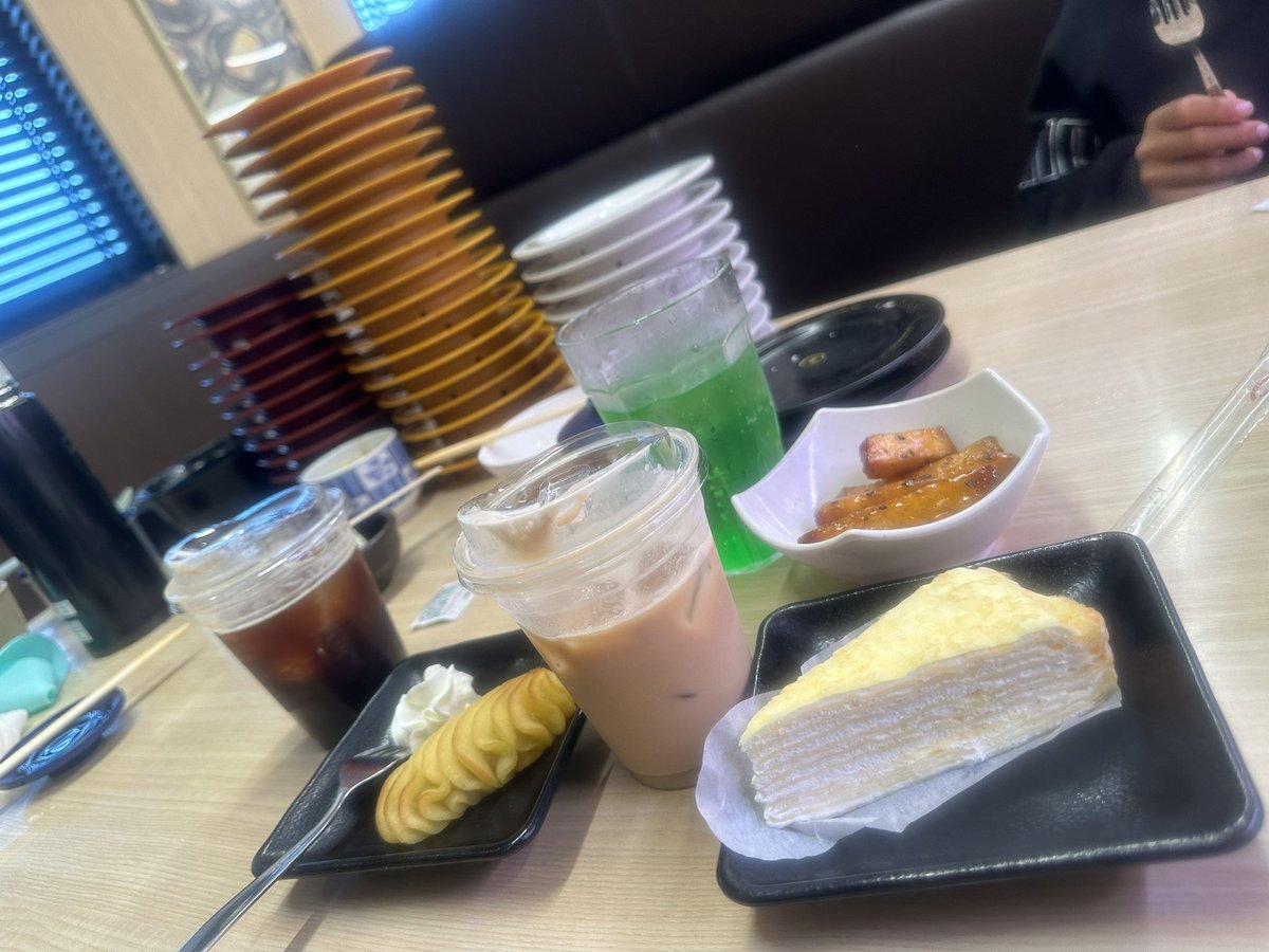 ShoPro5110's tweet photo. スシローデビュー！

テレビで10品合格だったので気になりランチにお初行ってみた(^^)

中トロも安くて旨い！もう少し厚みは欲しいけど…
確かに美味かったしデザートも最高、色々考えてはりましたわ！
品数が多い(^^)
#スシロー https://t.co/nptRZsHEA3