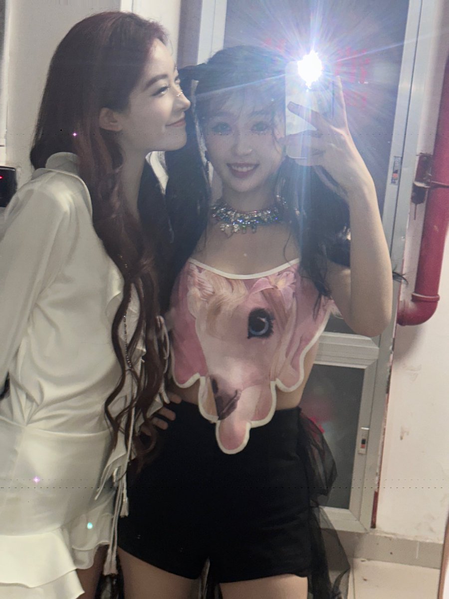 YushuxinnX9365's tweet photo. ◕ ยังจ้าาา รูปงานคอนยังไม่จบจ้า ลูกสาวฉันไม่จบ ทางนี้ก็ไม่จบ 5555 🤣
ω หนูสู้มา แม่สู้กลับนะคะ ^ν^
รอบนี้พก ต้าวก้อน 3 คนมาด้วย (✿)
♡น่ารักไม่ไหวแล้ว กลุ่มก้อนนี้ แง๊ 😭
#คิดถึงเด็กแสบมากมายเลย ಠ_ಠ
#Esthe #YuShuXin https://t.co/51JCTDbqG1