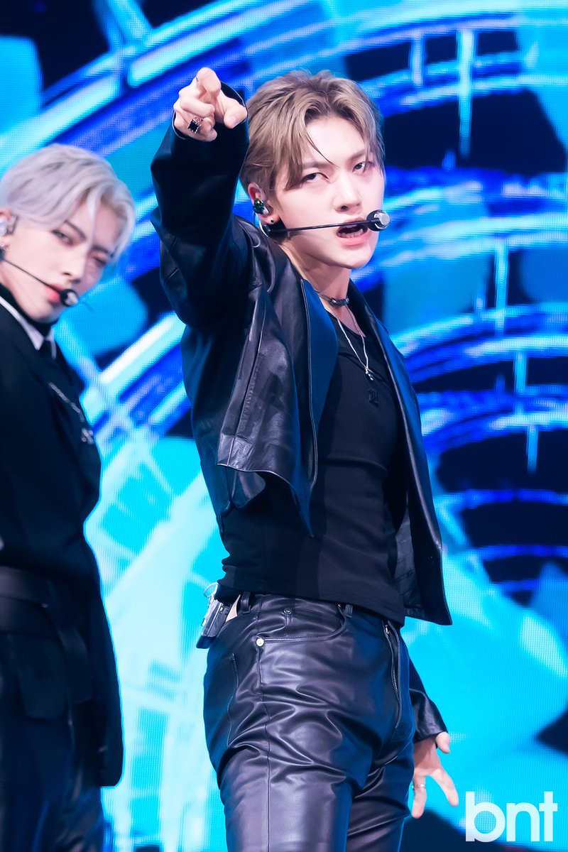 MatthewVirus_th's tweet photo. 20231106 [📸] NAVER NEWS UPDATE 

- ZB1 ซอกแมทธิว 'สายตาสุดแข็งแกร่ง
🔗 https://t.co/UNSoqYVVVp

- ซอกแมทธิว, นักล่าหัวใจผู้หญิง
🔗 https://t.co/gKt3Jywfy8

#SEOKMATTHEW #석매튜 
#ソクマシュー #石馬修 
#ZEROBASEONE #ZB1 #제로베이스원 https://t.co/226fiZ75Jt