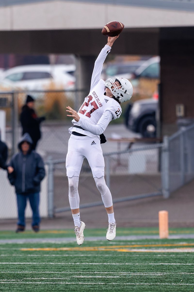 lindakercher's tweet photo. Playoff vs. Kennewick, the last game of an incredible season. Great fight, MI! 
📸https://t.co/rIU4ncUsJC
@mercerislandfb @CoachDjayy https://t.co/3A3Bep2njs