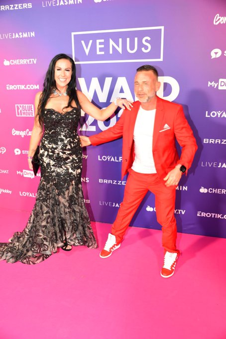 &hellip;, where was that red carpet??? . #tellme #redcarpet #qanda #award #awardwinning https://t.co/X2opl6<a href="/tag/tellme"class="tags">#tellme</a><a href="/tag/redcarpet"class="tags">#redcarpet</a><a href="/tag/award"class="tags"><span>#award</span></a><a href="/tag/qanda"class="tags"><span>#qanda</span></a><a href="/tag/awardwinning"class="tags"><span>#awardwinning</span></a>