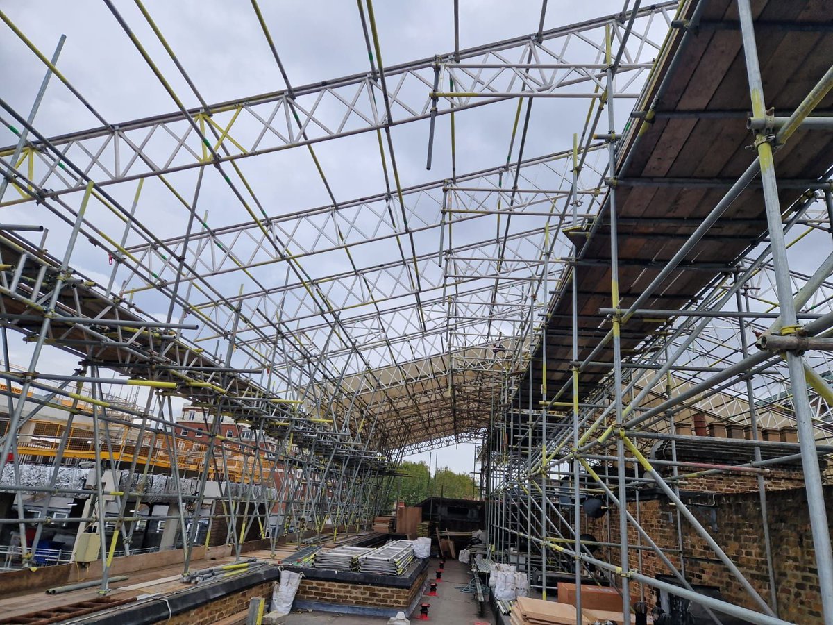 👋 Happy Monday! 

Take a look at our recent work at 30 Gloucester Place for our client @makeonegroup 👀  

Works included...
- Perimeter access scaffold
- Protection gantry
- 2 Heavy duty lifting beam support scaffolds
- UBIX temporary roof systems 
 🏗️👷 🦺