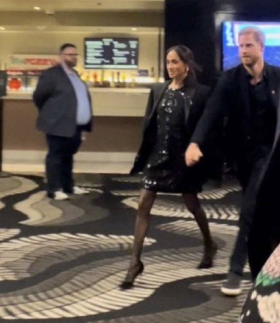 Harry and Meg being chased by the paps 🤣