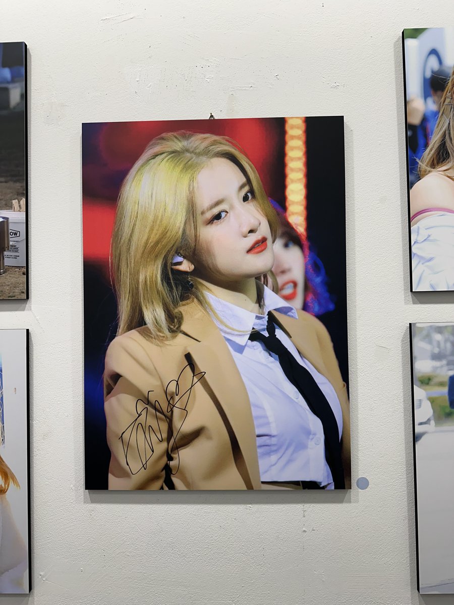 for_exy's tweet photo. 전시회에 엑시가 다녀갔어요🐶🐾
소정이픽 사진들 보러 오세요🤎

#Time_is_passing_by https://t.co/S4yaid0YkH