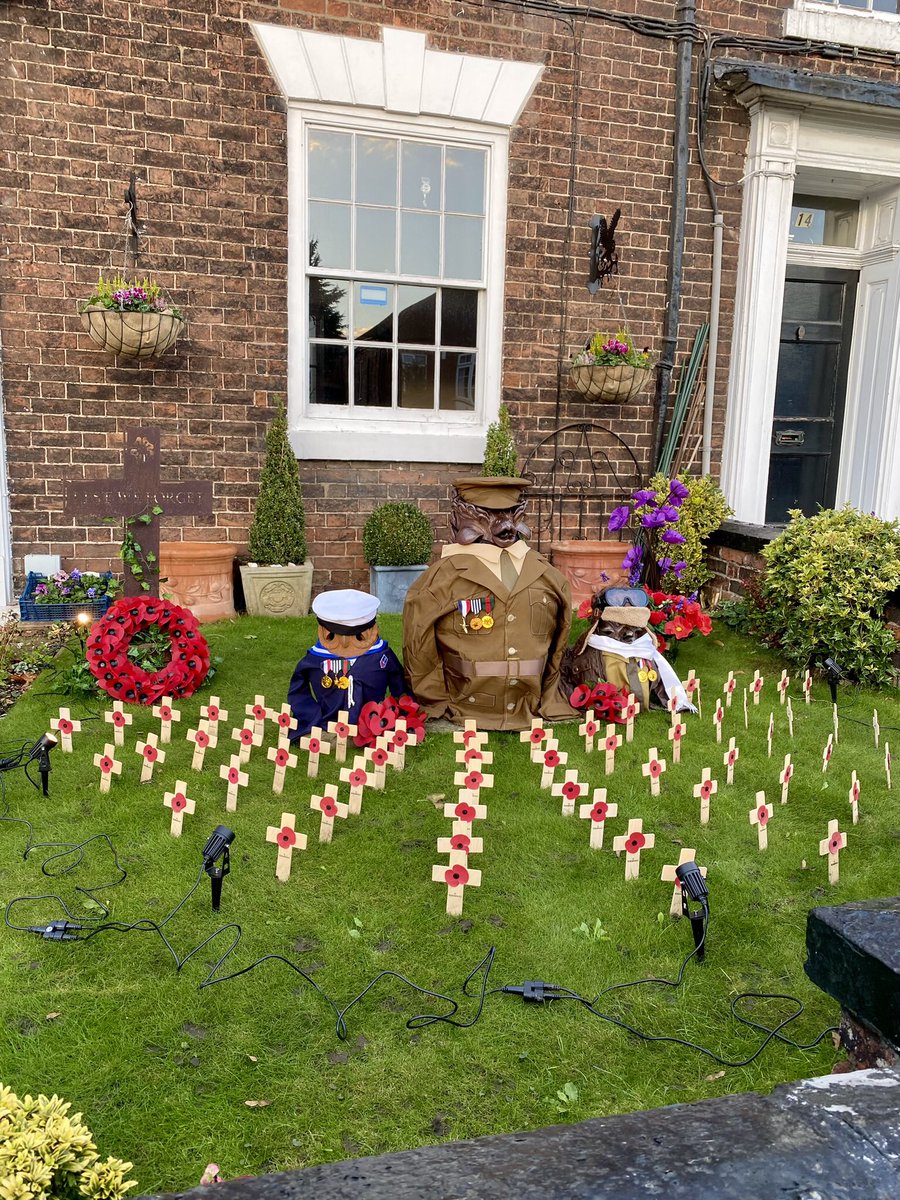 owl_upon's tweet photo. ‘Age shall not weary them, nor the years condemn’ - the owls join the community in remembering the fallen. Young men who made the ultimate sacrifice to preserve our peace…
🦉🦉🦉🌺🌺🌺 https://t.co/E2l8cSnWqK