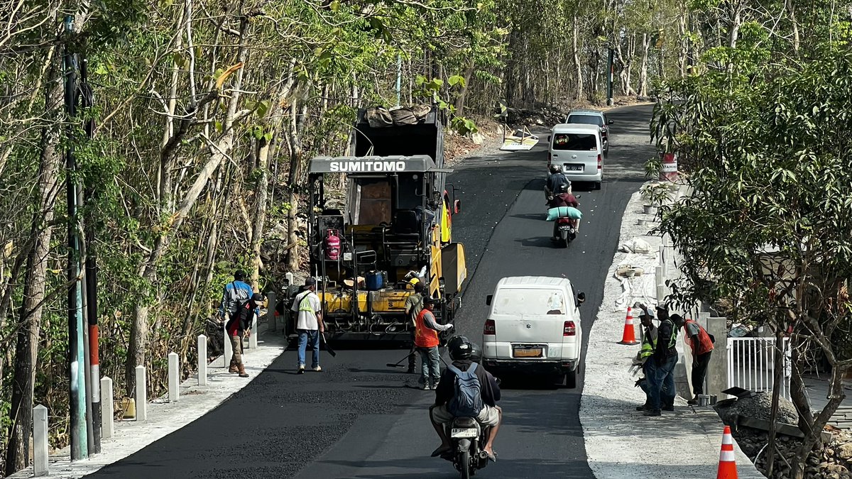 fajarnugros's tweet photo. Ngga perlu sampai viral. Atau diingetin Jokowi. Pemerintah daerahnya amanah. https://t.co/jNV8AOCbVK