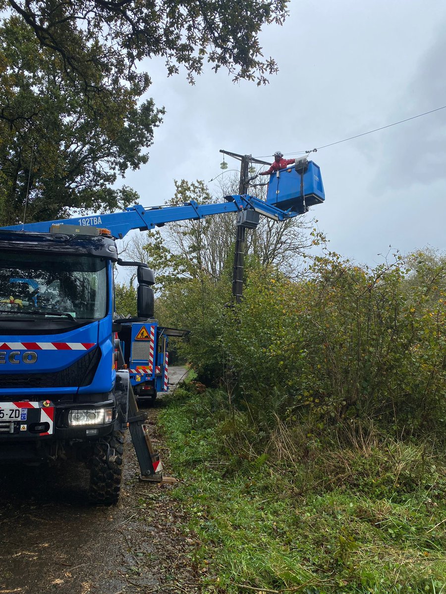Après la plus importante tempête que la Bretagne ait traversé, 90 % des foyers sont désormais rétablis. 81 000  foyers restent encore à réalimenter.
Finistère : 49 400
Côtes d’Armor : 17 000
Morbihan : 14 000
Ille-et-Vilaine : 600
#Ciaran #Enedis