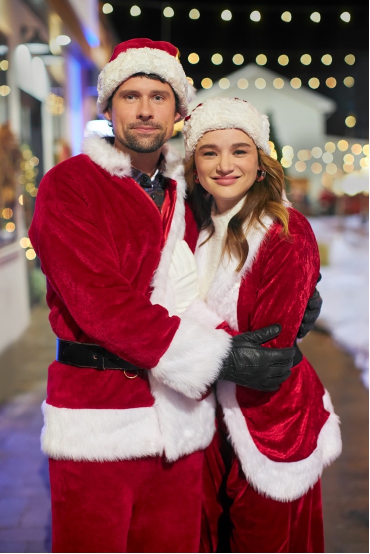 hallmarkchannel's tweet photo. Thanks for tuning in and live tweeting we hope you enjoyed #TheSantaSummit! Tune in Friday for the all new original movie #EverythingChristmas part of #CountdownToChristmas! https://t.co/6qsRqZqTE0