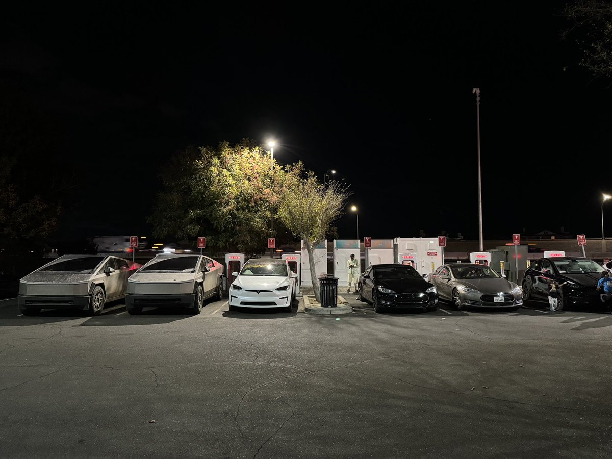 emanuelreyesX's tweet photo. @wholemars @DirtyTesLa @tesla_raj @klwtts @teslaownersSV @TeslaOwnersEBay @cybrtrkguy @SjvTesla 📐📐 https://t.co/Gg2uv2EMuk