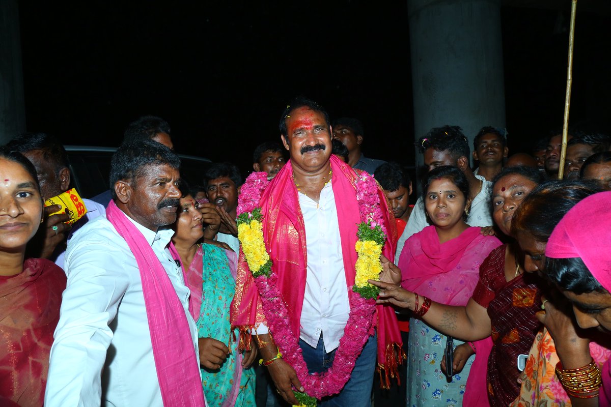 BollamMallaiah's tweet photo. అనంతగిరి మండలం, కిష్టాపురం, మొగలాయి కోట,శాంతి నగర్ గ్రామాలలో ప్రజా చైతన్య ఎన్నికల ప్రచారం నిర్వహించిన కోదాడ గౌరవ శాసనసభ్యులు, బి ఆర్ ఎస్ పార్టీ అభ్యర్థి శ్రీ బొల్లం మల్లయ్య యాదవ్ గారు.
#BollamMallaiahYadav #VoteForCar #OnceAgainKCR #OnceAgainMallanna #HattricBRSparty #IamLocal
#స్థానికుడుమల్లన్న
#కోదాడబిడ్డమల్లన్న
#మామధ్యనేఉండేమల్లన్న
#మాకోసమేఉండేమల్లన్న
#MallannnaOfficeAlwaysBeOpen
#మాధైర్యంమామల్లన్న
#కారుగుర్తుకేమాఓటు
#మనమల్లన్నమనకోదాడ
#జైమల్లన్న
#AntiCongress
#ByeByeCongress
#IamNotATourist #IamNotAMurdarist
#IamNotABlackPartyTicketSeller
#IamNotACovart
#CollectionCommissionsCongress
#IamNotAHalfMind
#IamNotCheater