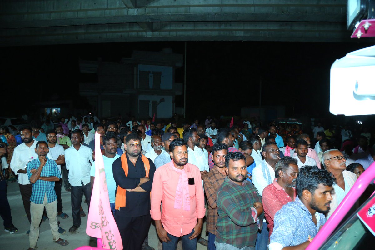 BollamMallaiah's tweet photo. అనంతగిరి మండలం, కిష్టాపురం, మొగలాయి కోట,శాంతి నగర్ గ్రామాలలో ప్రజా చైతన్య ఎన్నికల ప్రచారం నిర్వహించిన కోదాడ గౌరవ శాసనసభ్యులు, బి ఆర్ ఎస్ పార్టీ అభ్యర్థి శ్రీ బొల్లం మల్లయ్య యాదవ్ గారు.
#BollamMallaiahYadav #VoteForCar #OnceAgainKCR #OnceAgainMallanna #HattricBRSparty #IamLocal
#స్థానికుడుమల్లన్న
#కోదాడబిడ్డమల్లన్న
#మామధ్యనేఉండేమల్లన్న
#మాకోసమేఉండేమల్లన్న
#MallannnaOfficeAlwaysBeOpen
#మాధైర్యంమామల్లన్న
#కారుగుర్తుకేమాఓటు
#మనమల్లన్నమనకోదాడ
#జైమల్లన్న
#AntiCongress
#ByeByeCongress
#IamNotATourist #IamNotAMurdarist
#IamNotABlackPartyTicketSeller
#IamNotACovart
#CollectionCommissionsCongress
#IamNotAHalfMind
#IamNotCheater
