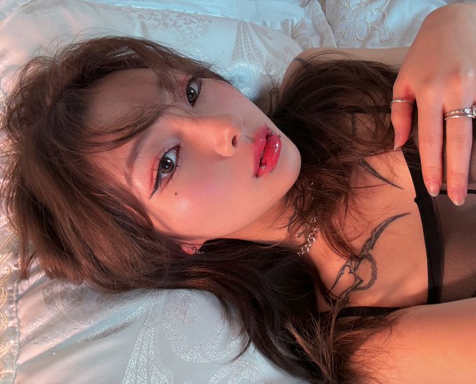 A lil selfie i took the other day ♥️ https://t.co/2TV3Qqio6U