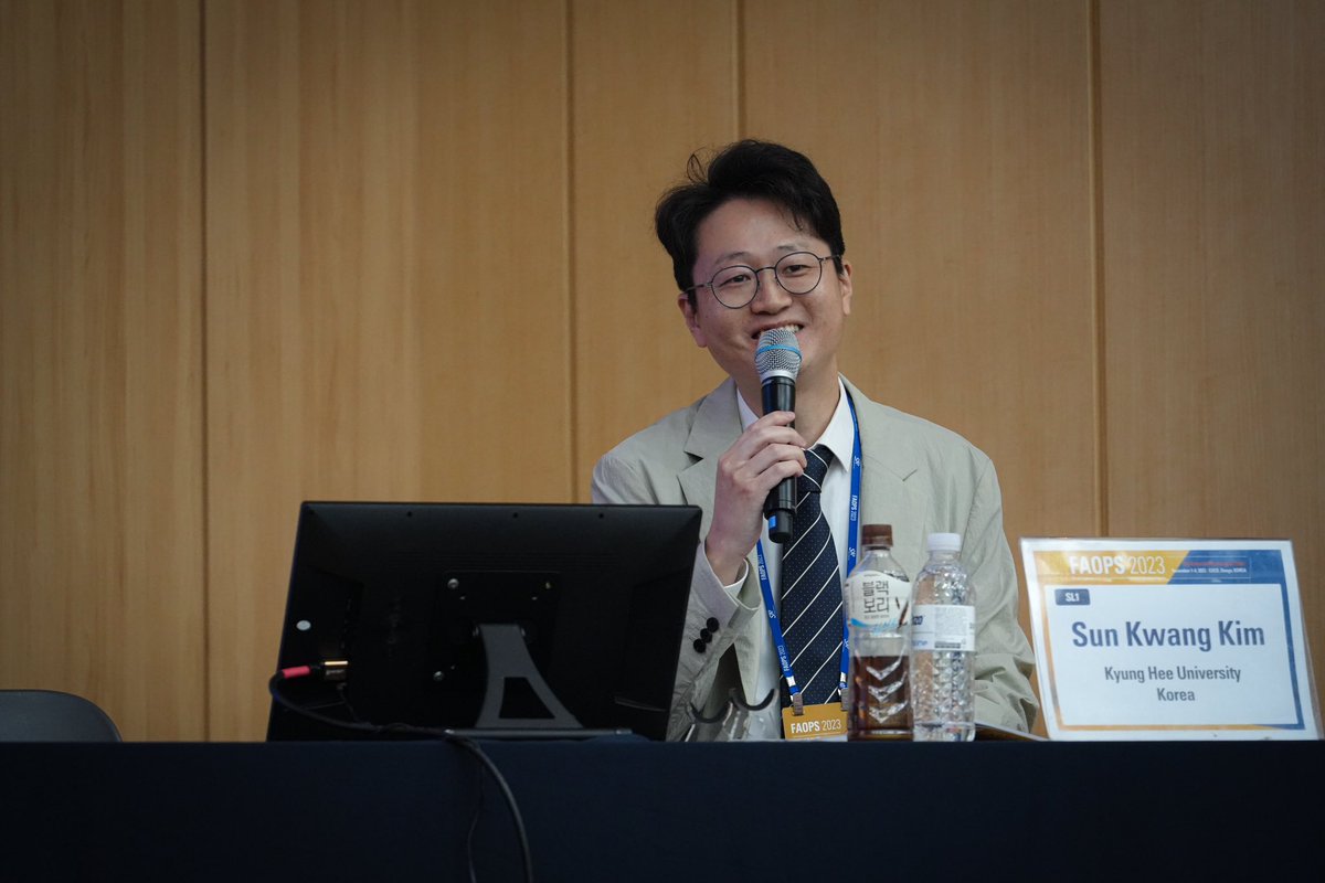 skkim77's tweet photo. It was a great honor for me to introduce Prof. Nabekura, my previous boss, at the first special lecture session in @faops2023 https://t.co/T0PrlA9kzn