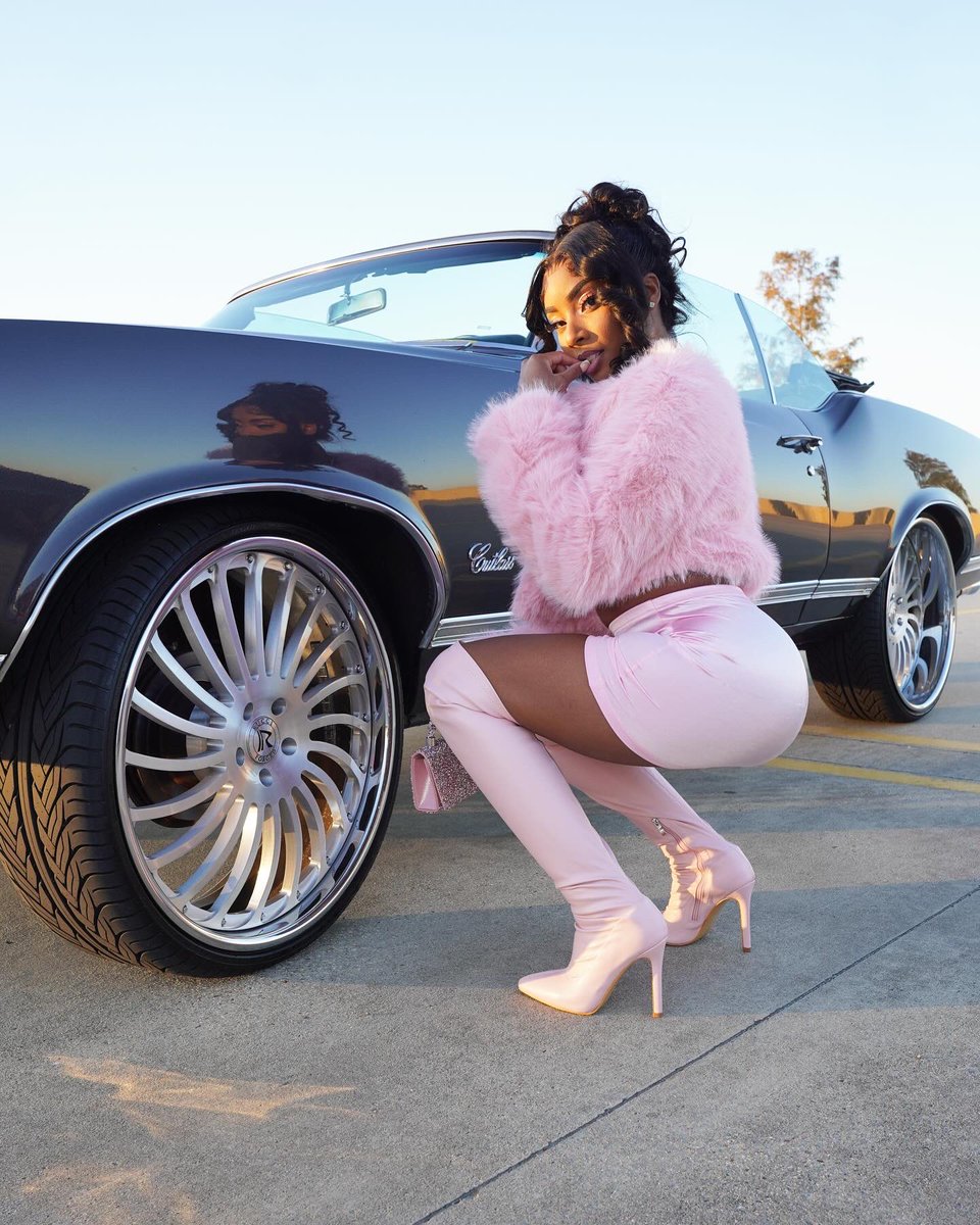 nussie____'s tweet photo. Yesterday was a W fasho😮💨🦍🩷✨ #BTB #VideoShoot🎥 #ProperPlay 🅿️🅿️ #FemaleRapper 👑 #Trenchcess🏚️ #RipNussie https://t.co/uttUUKE7ds