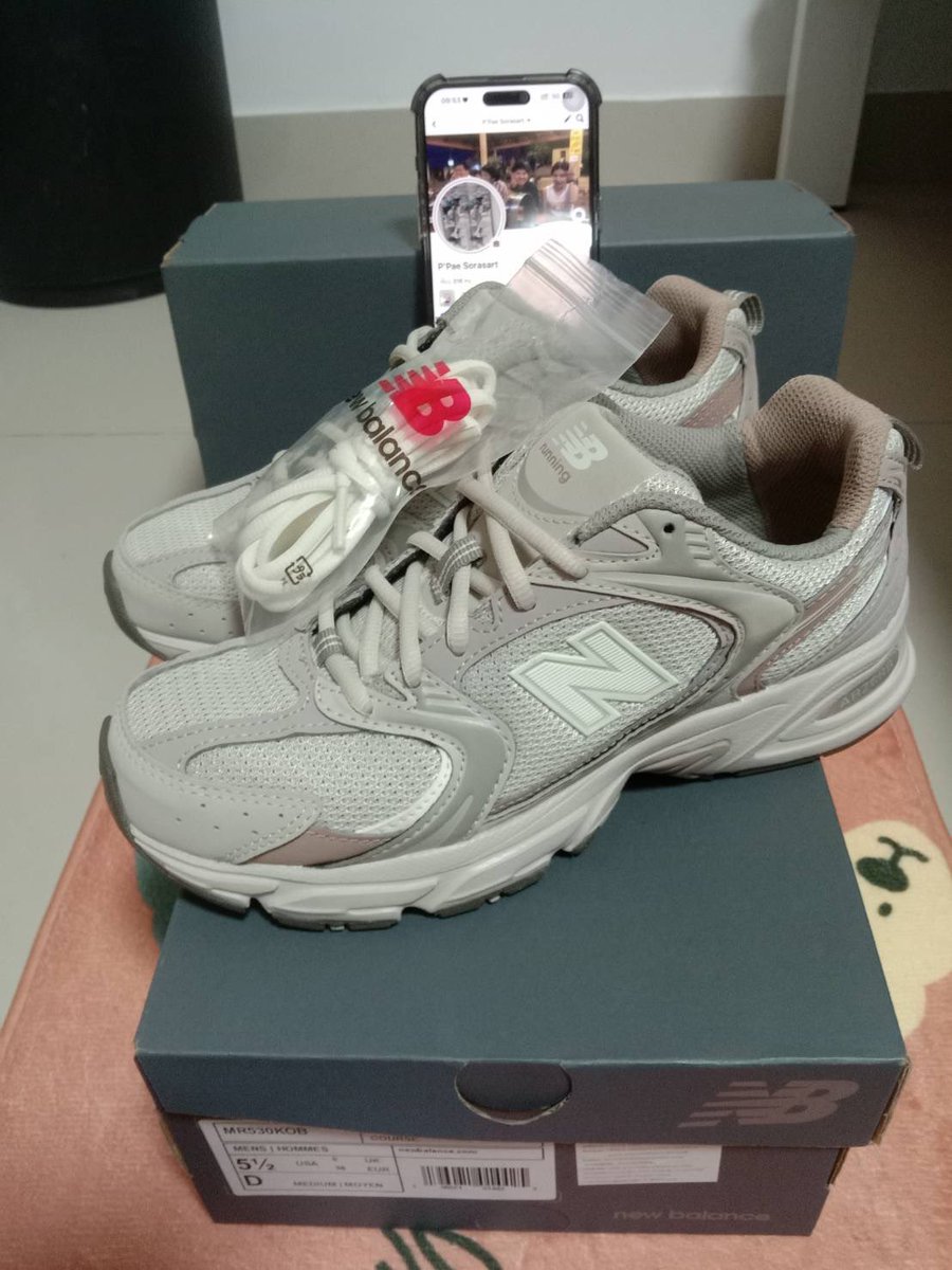 PaeSorasart's tweet photo. ส่งต่อ New Balance MR530KOB มือสองสภาพ 99.99% ช็อปไทย (กล่อง+ใบเสร็จ)
ซื้อมาใส่ครั้งเดียว Size 23.5 cm / 38 eu

ราคา 3,500 บาทถ้วน ส่งฟรี กทม.น��ดรับได้ค่ะ
#newbalance530 #newbalance #รองเท้ามือสองของแท้ https://t.co/UML7jjdmkH
