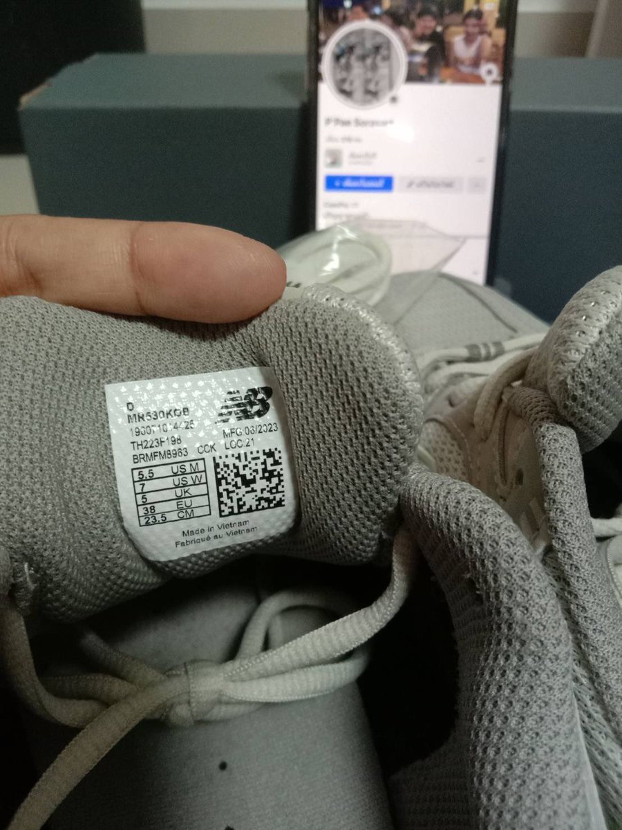 PaeSorasart's tweet photo. ส่งต่อ New Balance MR530KOB มือสองสภาพ 99.99% ช็อปไทย (กล่อง+ใบเสร็จ)
ซื้อมาใส่ครั้งเดียว Size 23.5 cm / 38 eu

ราคา 3,500 บาทถ้วน ส่งฟรี กทม.น��ดรับได้ค่ะ
#newbalance530 #newbalance #รองเท้ามือสองของแท้ https://t.co/UML7jjdmkH