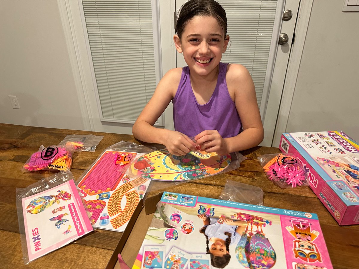kwilliams072603's tweet photo. This weekend we got to have an @lukilabofficial party 🎉 thanks to @tryazon and @pinxiestoys the hot air balloon 🎈 was 18 inches tall when built! great for ages 6 and up! #pinxies #lukilab #tryazon https://t.co/aI4UzWoE07
