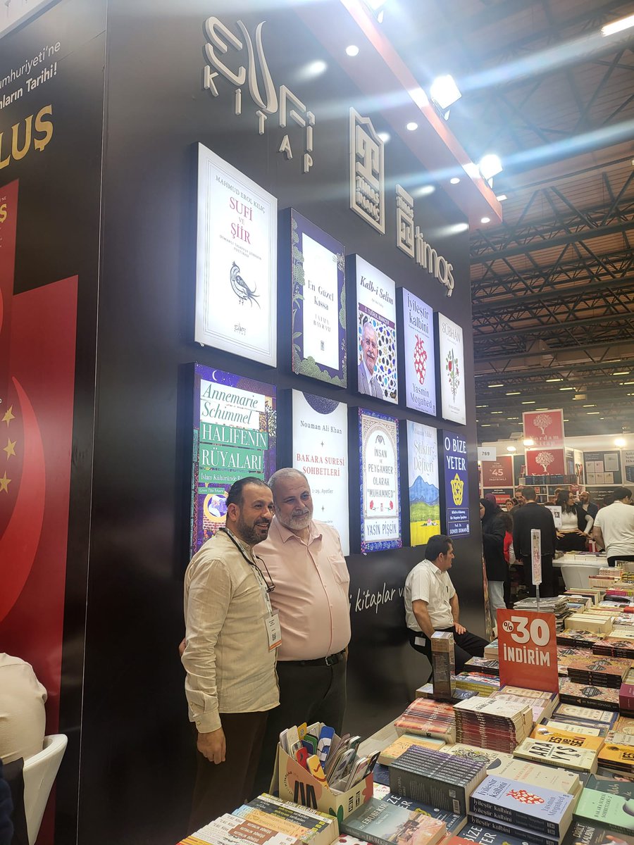 Mutad ziyaretgâhımız olan Kitap Fuarı'nda Timaş ve Sufi Kitap'tan <a href="/MuharremVarol11/">Muharrem Varol</a> Bey kardeşim her zamanki içtenliğiyle bizi uzaklardan tanıyıp karşıladı. Beni ve ilgi alanımı bildiği için kitap seçmeme gerek kalmadı. O işi de halletti. Sağolsun