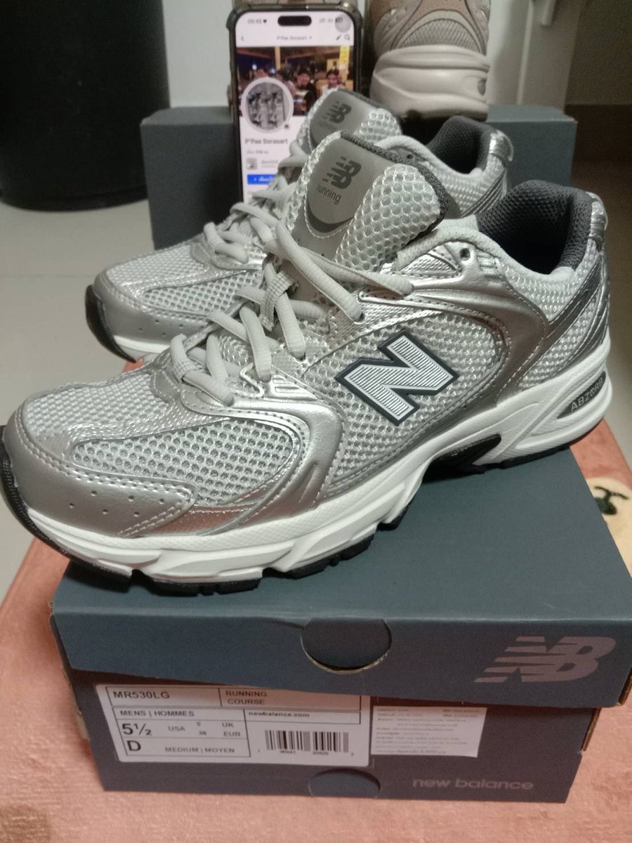 PaeSorasart's tweet photo. ส่งต่อ New Balance MR530LG มือสองสภาพ 99.99% ช็อปไทย (กล่อง+ใบเสร็จ)
ซื้อมาใส่ครั้งเดียว Size 23.5 cm / 38 eu

ราคา 3,500 บาทถ้วน ส่งฟร�� กทม.นัดรับได้ค่ะ
#newbalance530 #newbalance #รองเท้ามือสองของแท้ https://t.co/I4f0JXP5br