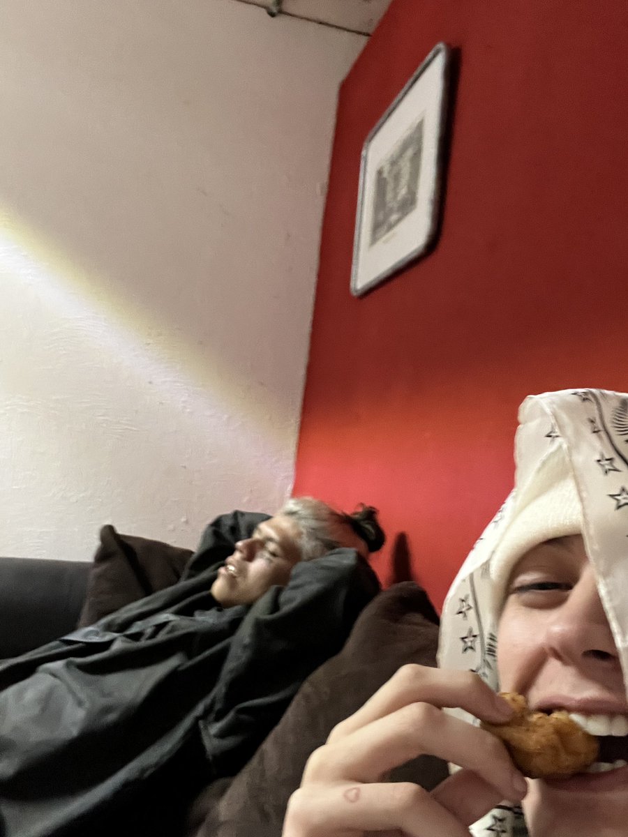 tokiioera's tweet photo. bn divertidos mi amigo y yo :D https://t.co/T68UFq8e7w