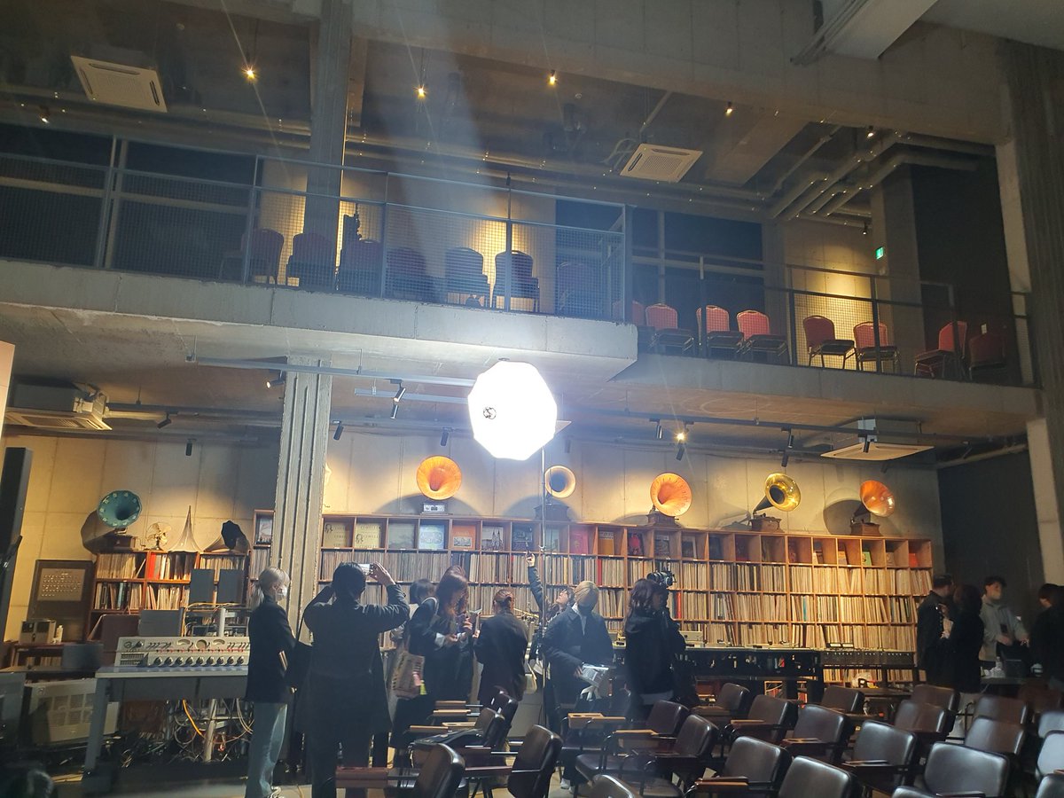 jeongmy90833072's tweet image. 설레었고 행복했고 감사했던 공간의 기억들이 오래도록 간직될 수 있기를...

#이승윤 &apos;꿈의거처&apos; LP 음감회
#COCINO CONCRETE