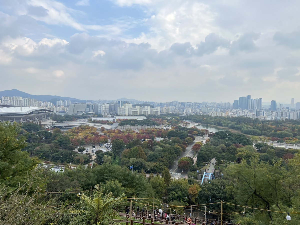 mnnmskr's tweet photo. この前行った하늘공원綺麗だったなあ🍁🍂
ススキはもうピンク色じゃなかったけど、コスモス満開だった💕
定期的に自然に触れてリフレッシュしたい…！
 #하늘공원 #ハヌル公園  #ソウル https://t.co/e810xbgfON