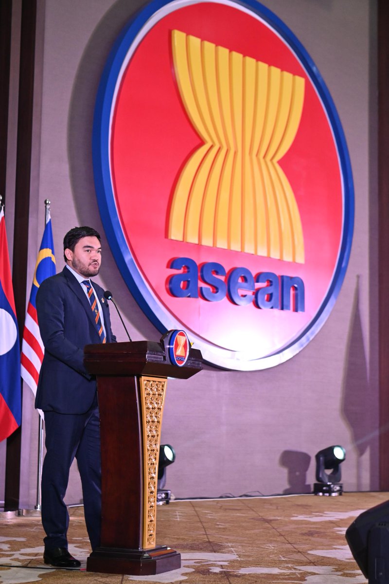 SelangorYouth's tweet photo. Duli Yang Teramat Mulia (D.Y.T.M.) Tengku Amir Shah Ibni Sultan Sharafuddin Idris Shah Alhaj, Raja Muda Selangor telah berkenan mencemar duli untuk menyampaikan titah ucaptama kepada para delegasi di ASEAN Youth Conference 2023 “ https://t.co/DrW88nrmee