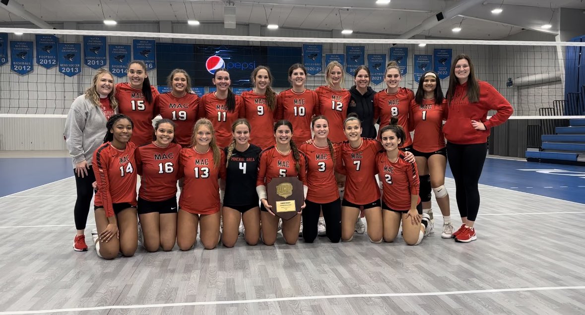 MAC_Vball's tweet photo. NATIONALS BOUND 👏🏼 💪🏼 
The Cardinals swept Kaskaskia and Iowa Western today to punch their ticket to the national tournament!!! https://t.co/1BA0hTup2e