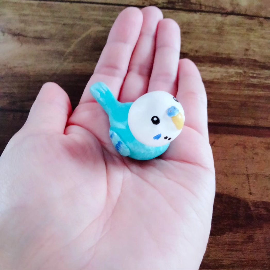 fuwari_kobo's tweet photo. セキセイインコさんの置物を作りました🐣
のちほどminne、creemaに出品予定ですが、DM販売も可能です
気になる方はお気軽にDMください😆🌼
かわいーよーー♡
#セキセイインコ
#セキセイインコブルー
#ふわり工房
#石塑粘土
#置物 https://t.co/vrwdeftQvm