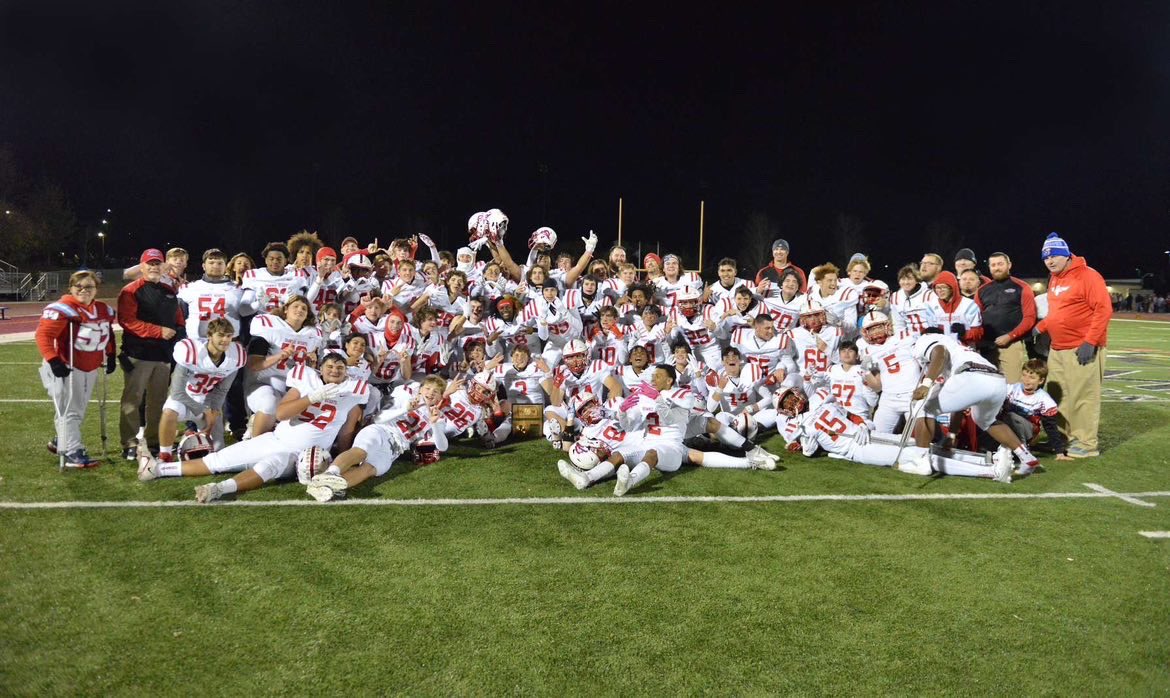 Shawnee Heights (5A, 8-2) has its first eight win season since 1994. The Thunderbirds, led by HC Jason Swift, have been flying under the radar and advanced to the quarterfinals with a 56-20 victory over Higland Park. #sportsinkansas
Photo: Kirk Hockman