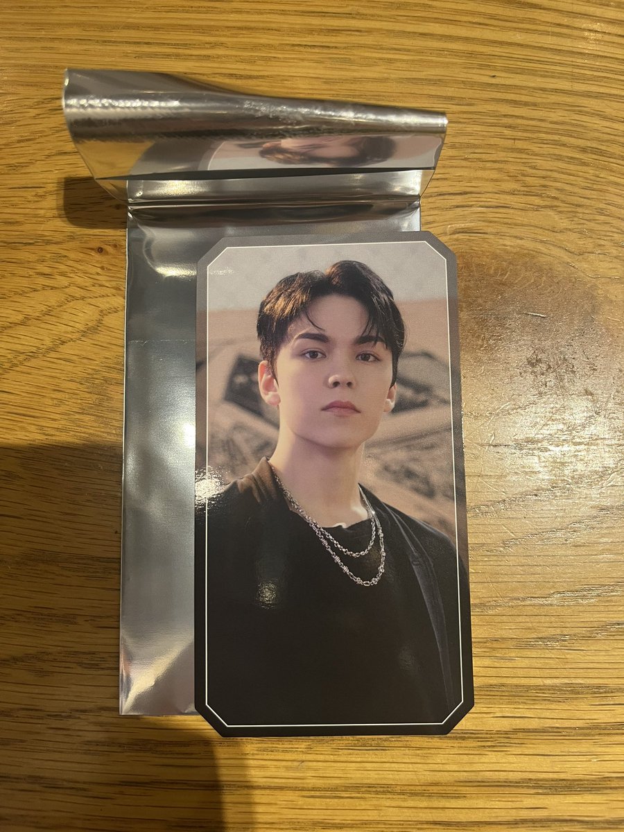 07_won_17's tweet photo. セブチカフェSEVENTEENCafe 入場特典
交換

求）ウォヌ
譲）バーノン

会場受け渡しあり、郵送可能📮
ライブ会場の受け渡しも可能

あべのキューズモールにいてます✋ https://t.co/pnSESxvAB9