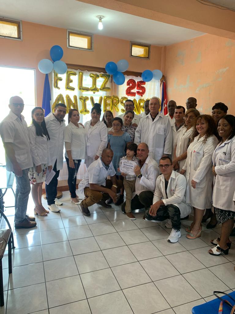 YanetBoffil's tweet photo. En este 25 Aniversario de la BMC en Guatemala, Muchas Felicidades para toda nuestra Brigada, a los presentes y a los que han estado. Muchas Felicidades.
BMC OM Escuintla. 
#25AñosBMCGuatemala. 
#CubaCoopera 
#Cubasalvavidas. https://t.co/uItiHsUQlE