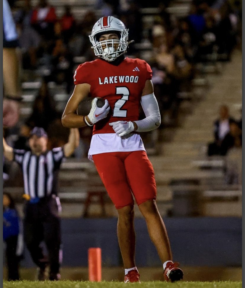 JT_Dacoud's tweet photo. Thank you to my coaches and family @LKWDFOOTBALL for the time, belief, and support you poured into me. As this chapter comes to an end Lakewood will always be home! ⚔️✌️ https://t.co/b1BJ7ZuqwI