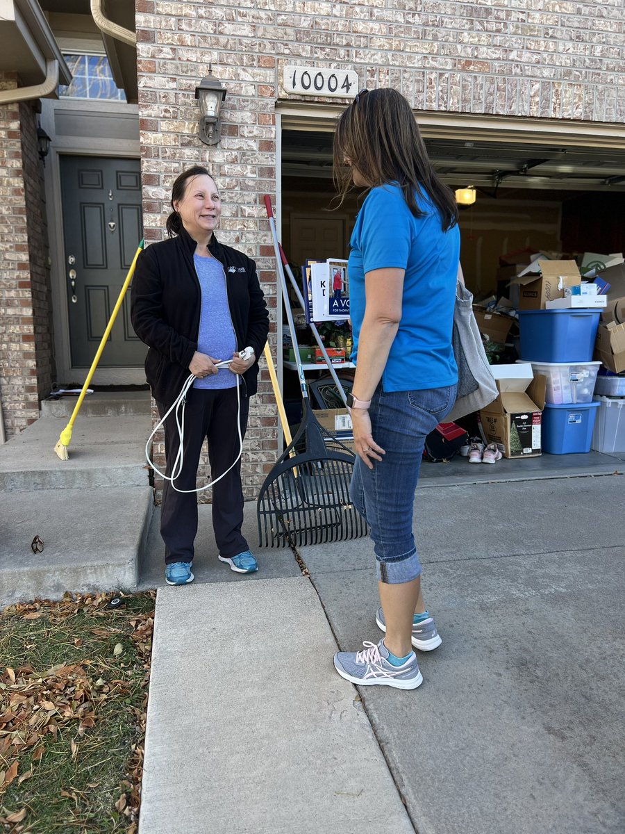 MayorJanKulmann's tweet photo. Such a beautiful weekend to talk with voters. Knocking, calling, and final get out the vote efforts. It’s been an incredible campaign season and I’ve loved all the great conversations. #Thornton really is the best place to live, work and play!

#ProudMayor
#reelectmayorjankulmann https://t.co/OGlfdwffsl