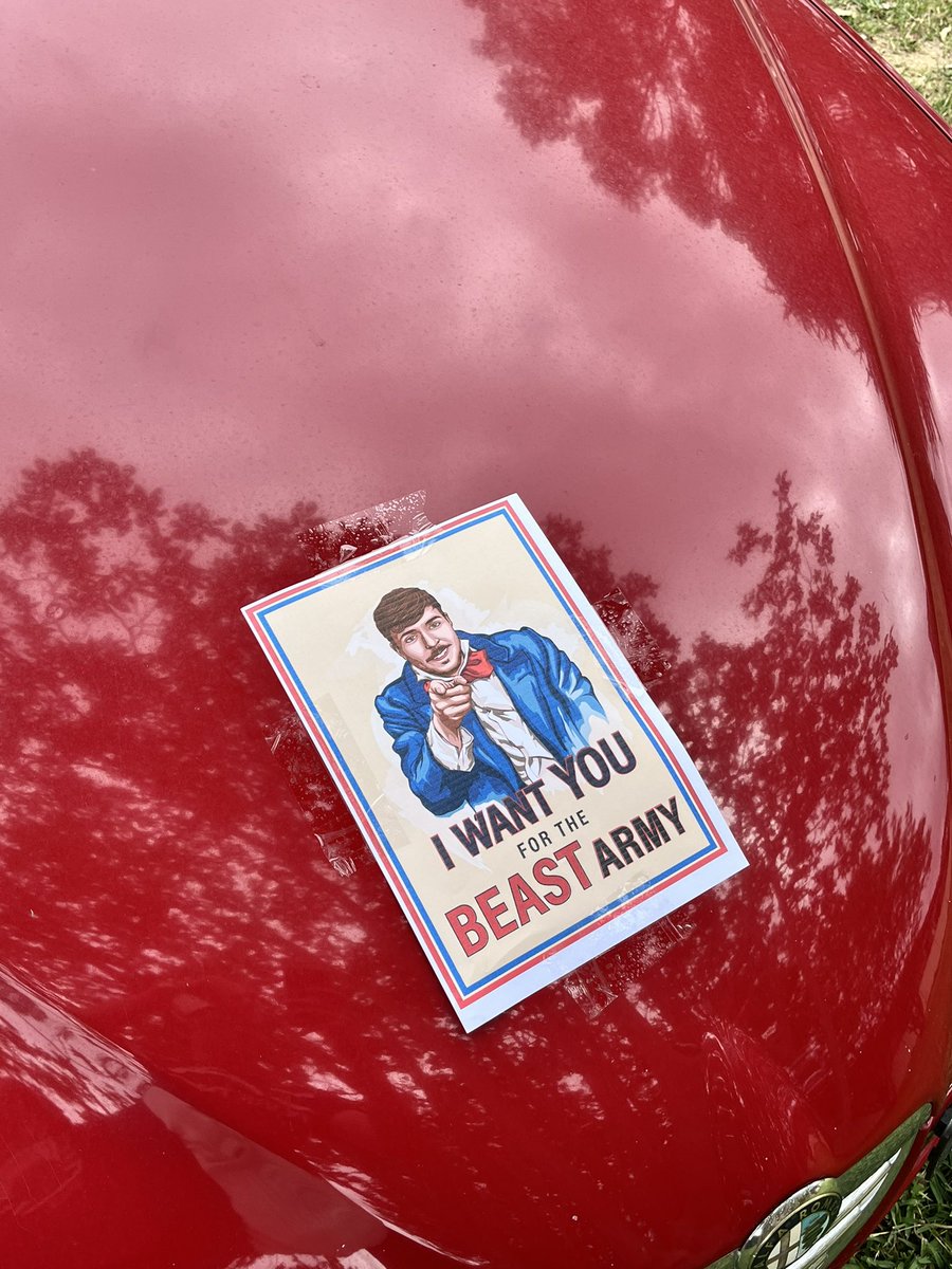 jain_lain's tweet image. #beastarmy travelling mr Brest recruitment centre (I need $1000)