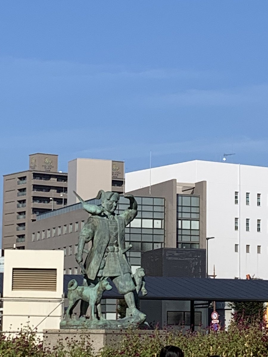 残歌ライブ、最高！
3人それぞれの個性が煌めきまくりです。
クセになりそうです。