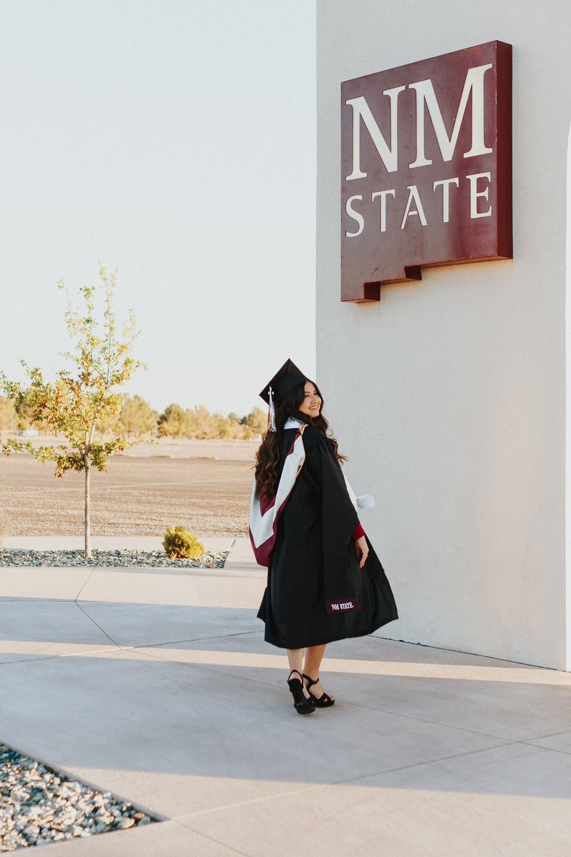 In my ✨masters✨ era🎓

Huge thank you to <a href="/abby_ham14/">abby 🍒</a> <a href="/nmwrphotos/">Winding Roads Photography</a> for a great session❤️
