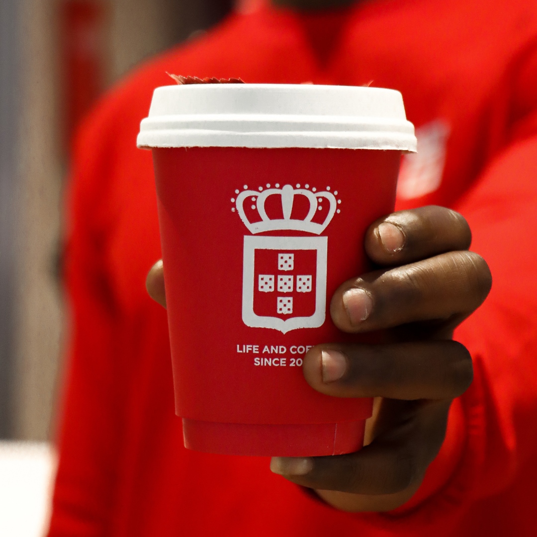 Eastgateshops's tweet photo. NEW AT EASTGATE | A great book and an even better cup of coffee. Name a better combo? 📚☕

Enjoy the delicious delicacies of @vidaecaffe at @ExclusiveBooks, now open at Eastgate on the Lower Level, opposite Edgars.

#SeeYouAtEastgate #NewStore #ExclusiveBooks #VidaECaffe https://t.co/MCS1LWzVDl
