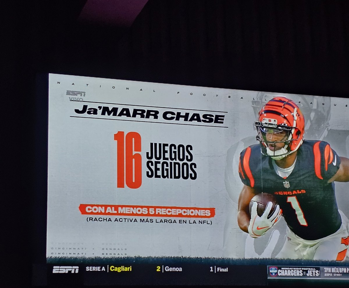 JpAntuna's tweet photo. "SEGIDOS"... ¿su primera chamba? xd
@ESPNmx https://t.co/9jKGbqYPmh