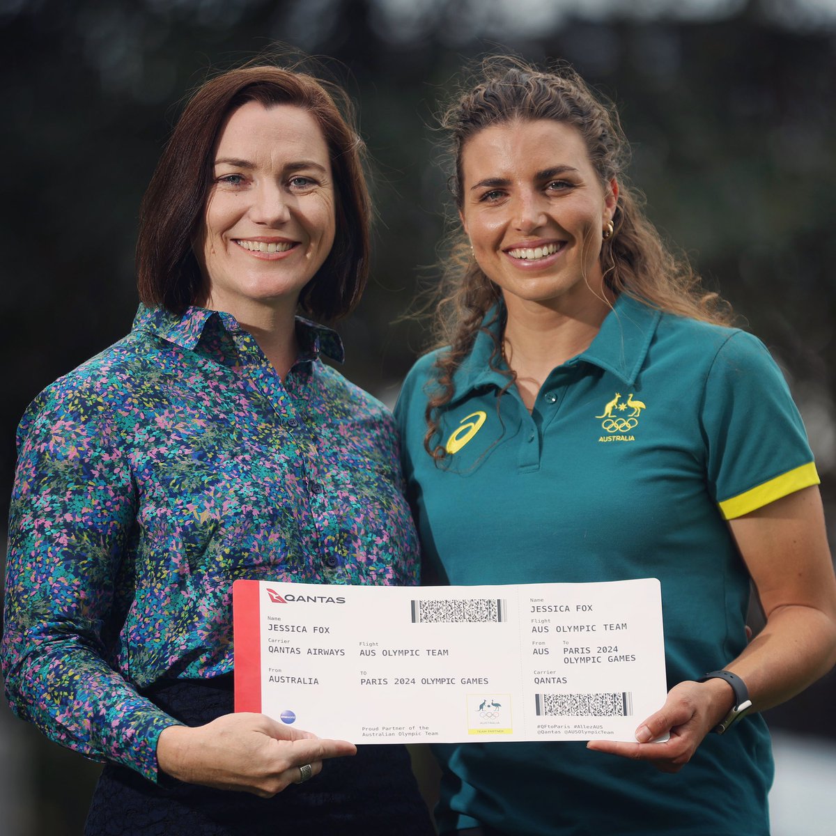 This morning we announced the second athlete selected for the @AUSOlympicTeam for #Paris2024. @jessfoxcanoe @paddle_aus is Paris bound for her 4th Olympic Games & it was my honour to hand her her @Qantas boarding pass. Congratulations Jess! 👚🧥 @sportscraft #AllezAUS #CdMeares