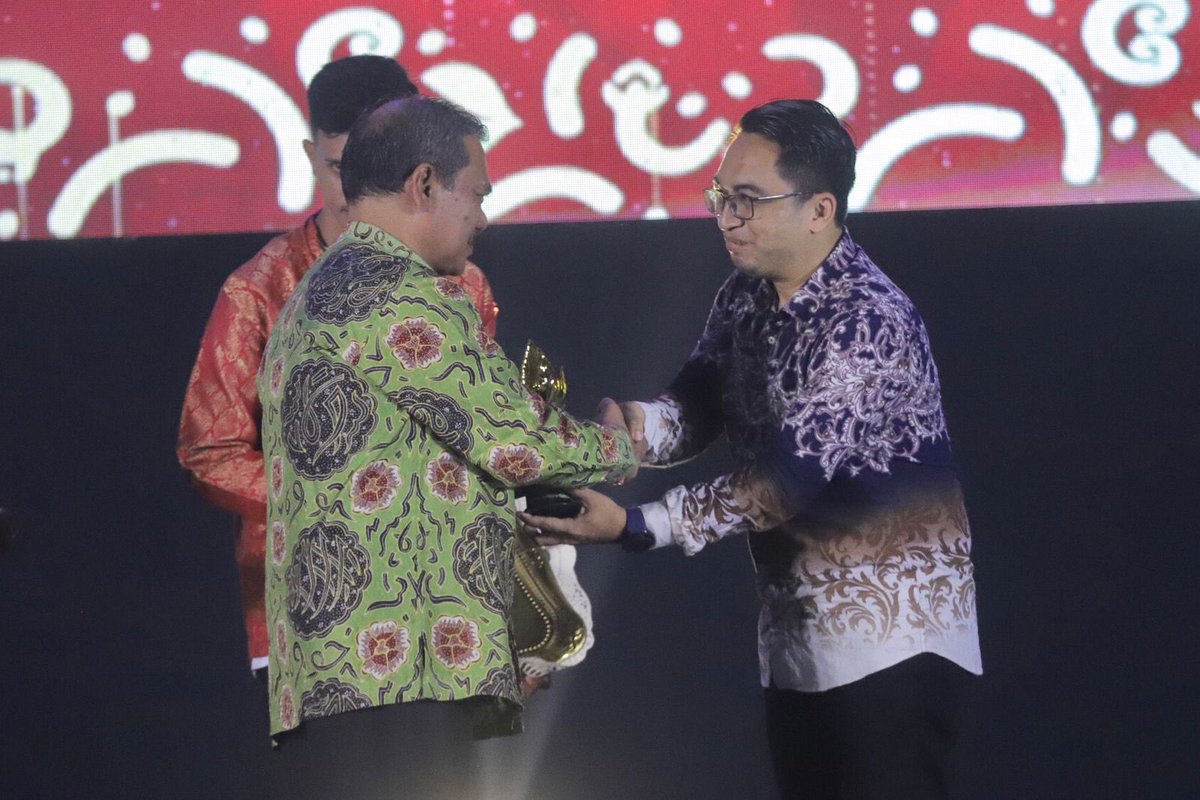 bnpp_ri's tweet photo. Halo sobat bnpp dan sahabat perbatasan! Plh. Sekretaris BNPP, Robert Simbolon, mewakili Bapak Mendagri @titokarnavian_ menghadiri acara Anugerah Pesona Indonesia Ke-8 Tahun 2023 pada Rabu, 1 November 2023, di Ambon, Maluku.
#apiawards #bnppri #perbatasanjamannow https://t.co/KdnlItLbNj