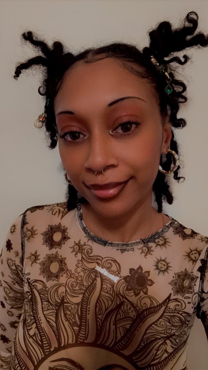 aunnakhyris's tweet image. Tried a new loc style… #OBSESSED
@toofaced @fentybeauty 💄✨
#locstyles #womenwithlocs