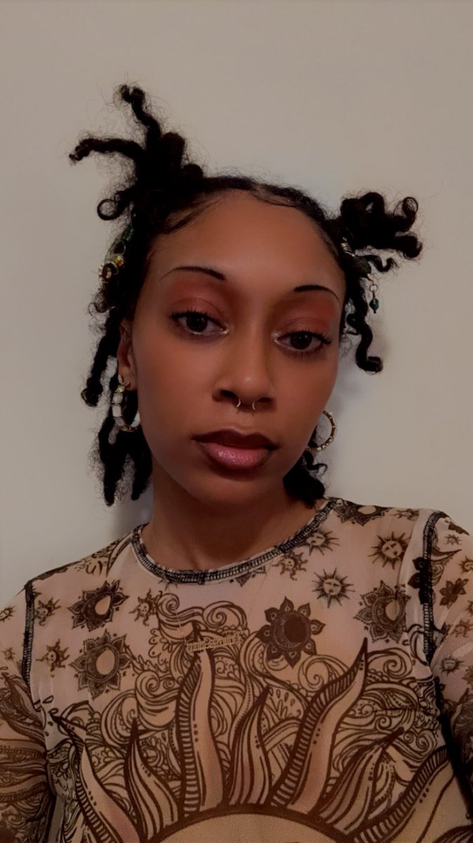 aunnakhyris's tweet image. Tried a new loc style… #OBSESSED
@toofaced @fentybeauty 💄✨
#locstyles #womenwithlocs