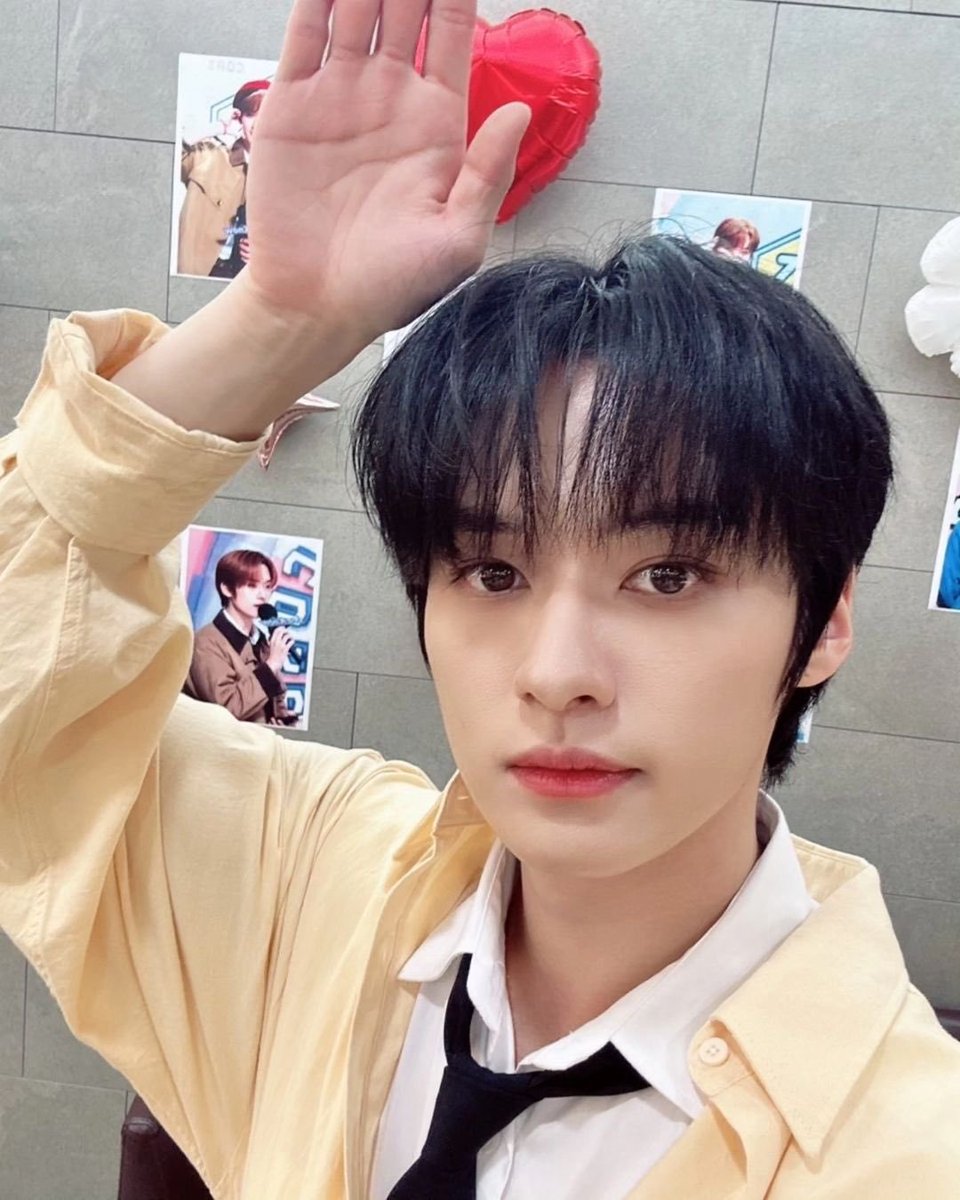 LEEKNOVE's tweet photo. As the curtain falls on the Lee Know Core journey today, rest assured, for I shall reappear next week as Lee Know of Stray Kids. My heartfelt thanks remain ceaseless for those who always support and join me every Saturday. Until we cross paths once more in the days to come! 🙌🏻 https://t.co/54bjZMWpjR