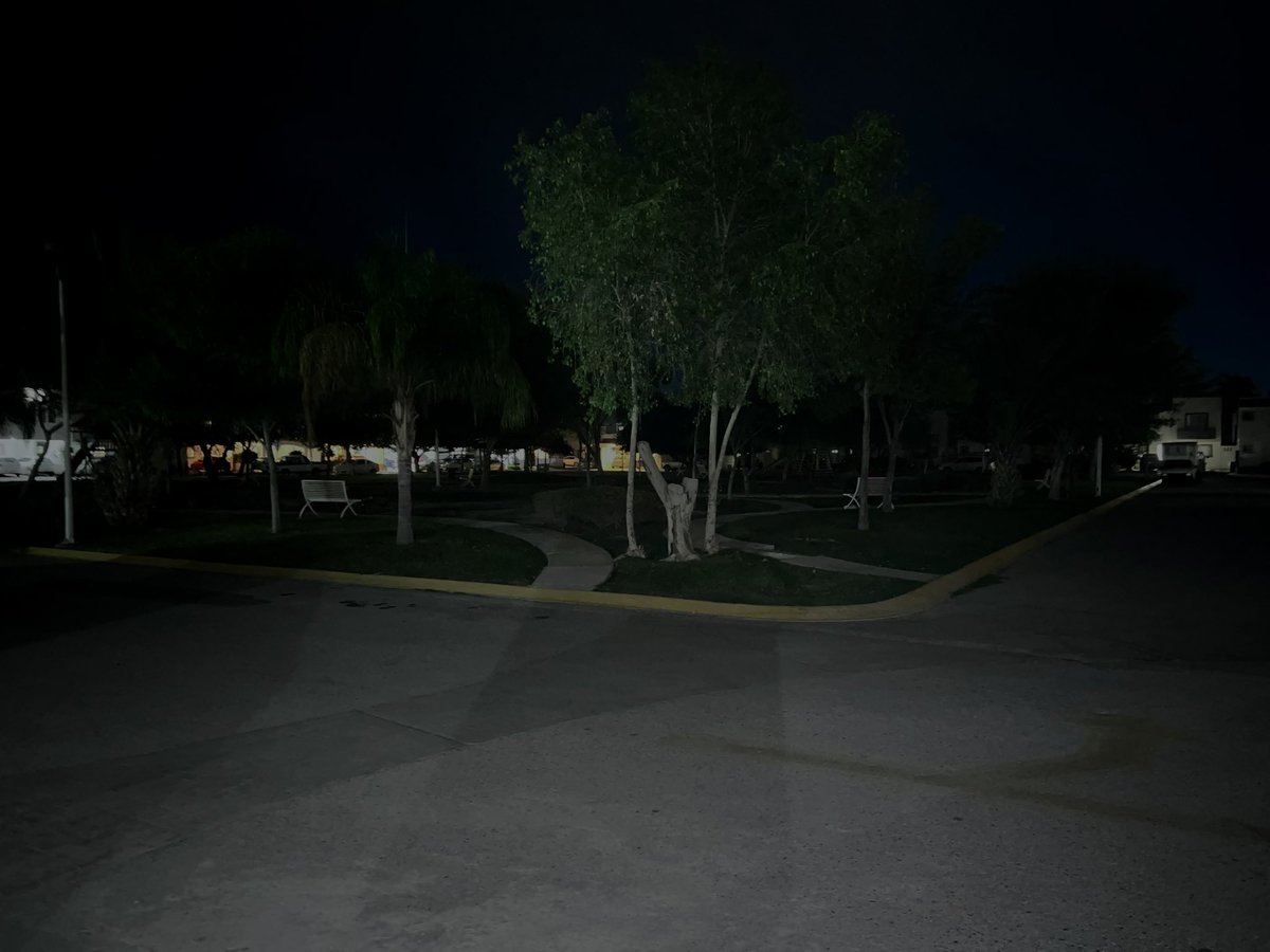 pabIini's tweet photo. @RomanCepeda @MunicipioTRC  Serían tan amables de darnos soporte para restablecer el alumbrado Público de la cerrada Pontevedra en Res. Senderos? Llevamos desde el miércoles 1ro de Noviembre sin luz y no hemos recibido solución por parte de @CFEmx. https://t.co/2Ek91r364V